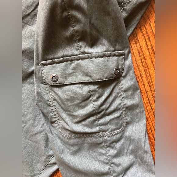 Eddie Bauer Green-Gray Travex Capri Pants - Size 10 - Picture 4 of 7